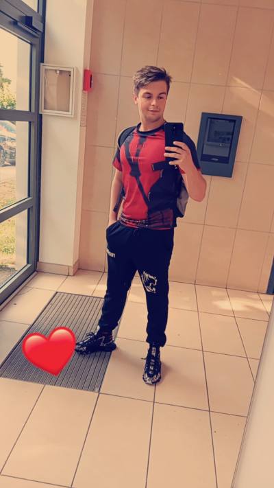 Allan 22 ans Limoges  France