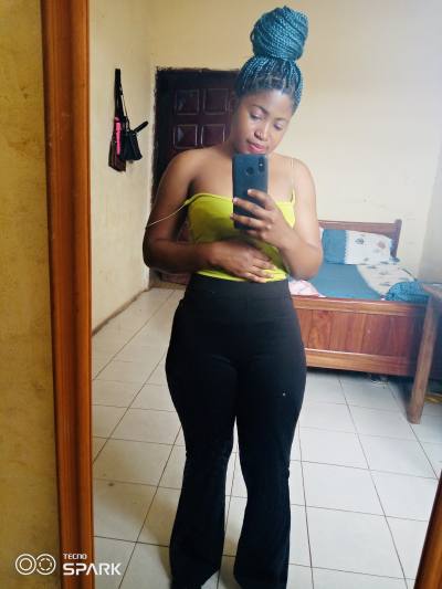 Carollie 28 ans Centre  Cameroun