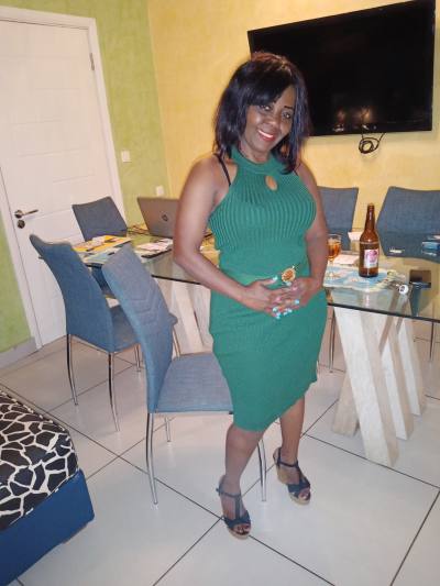 Melodie 42 years Douala  Cameroun