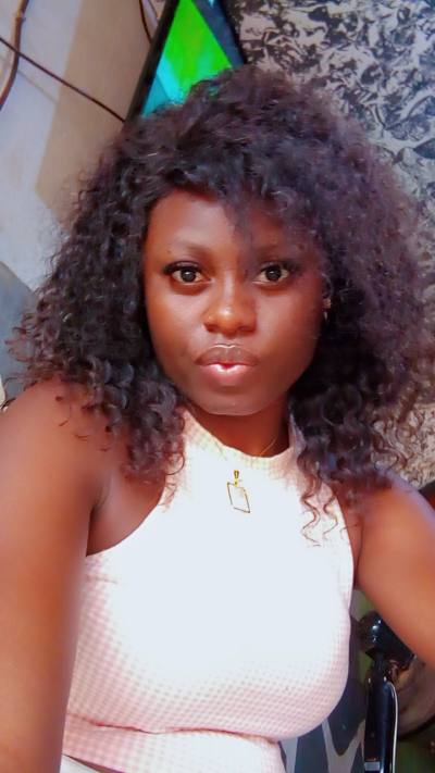 Armelle 26 ans Yaoundé 4 Cameroun