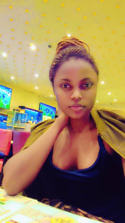 Olivia 20 ans Catholique  Cameroun