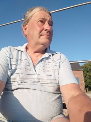 Bernard 69 ans Walcourt Belgique