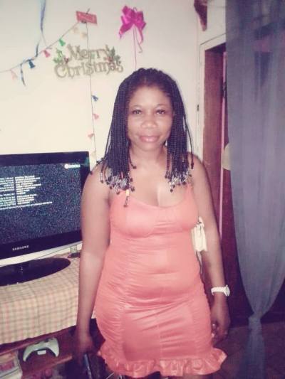 Flore 35 ans Yaoundé Cameroun