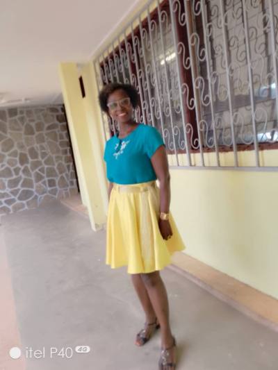 Adèle 46 ans Centre  Cameroun