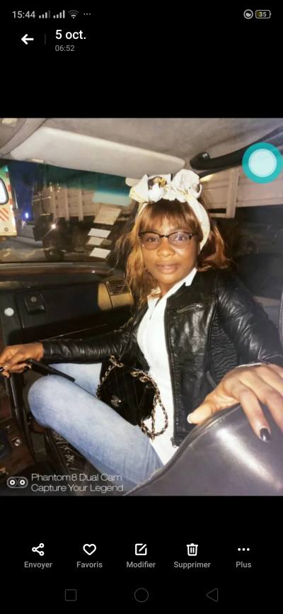 Lili 32 Jahre Douala  Kamerun