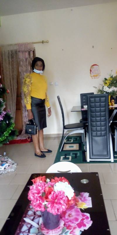 Christelle 34 Jahre Yaoundé  Kamerun