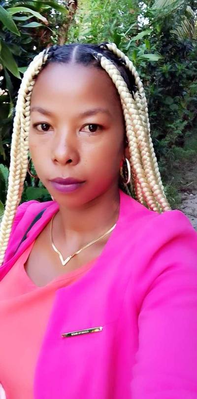 Olivia 32 ans Sambava  Madagascar