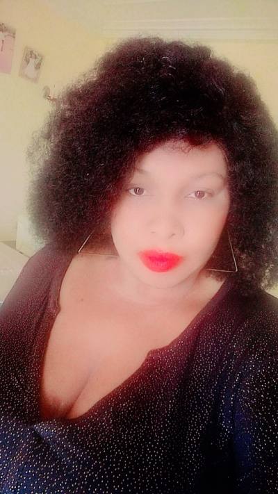 Olive 36 ans Yaoundé  Cameroun