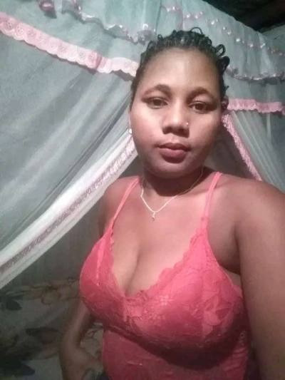 Claudia 27 ans Toamasina Madagascar