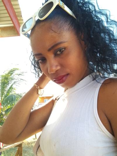 Alida 32 ans Relation Sérieuse Des Madagascar