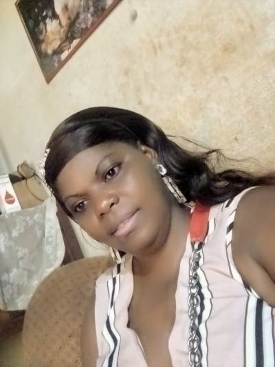 Julienne 46 Jahre Yaoundé 3 Cameroun