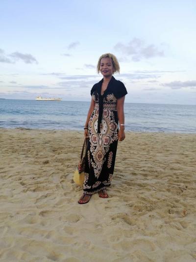 Juliette 34 ans Tamatave Madagascar