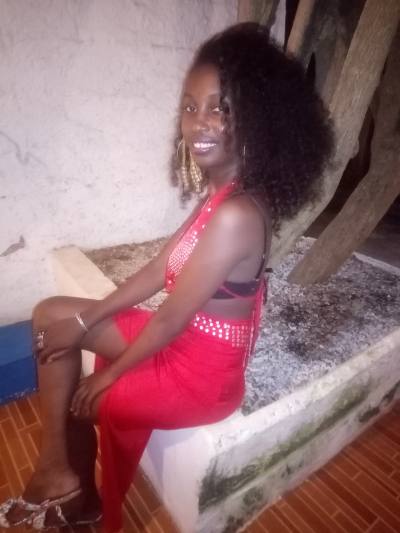 Elisa 24 Jahre Antalaha Madagaskar