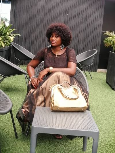 Dorine 31 ans Douala  Cameroun