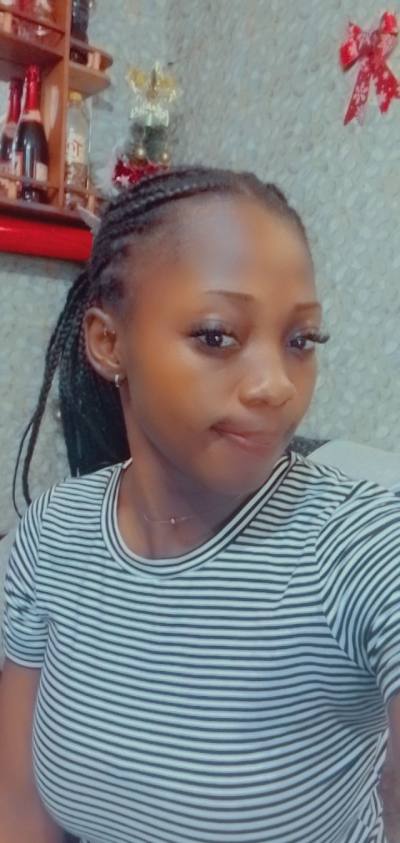 Anastasie 26 Jahre Douala  Kamerun