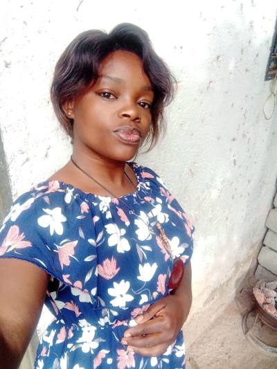 Sara 39 Jahre Yaounde Kamerun