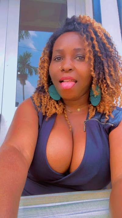 Claudine 29 Jahre Yaoundé  Kamerun