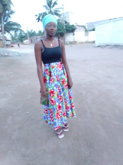 Eunice 25 ans Lomé  Togo