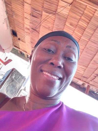 Sylvie 47 ans Mbalmayo Cameroun