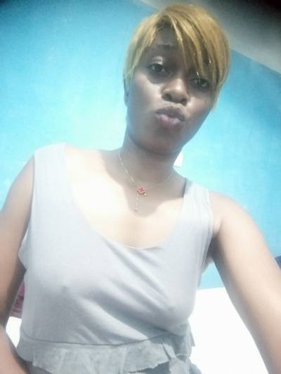 Rolande 32 years Sud Cameroon