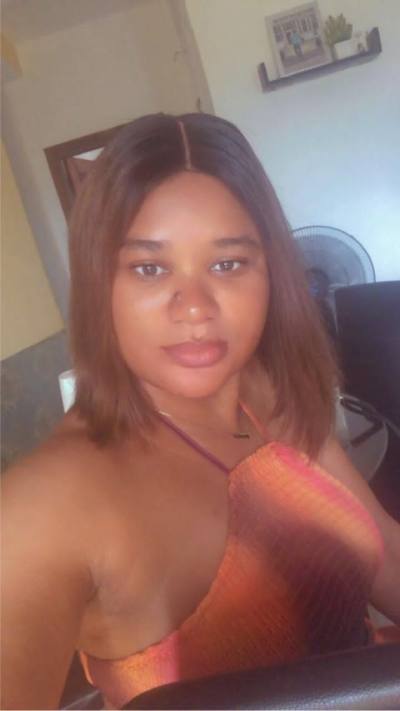 Annie 32 Jahre Douala Kamerun