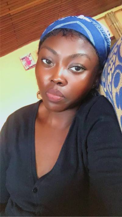 Marie 28 Jahre Douala Cameroun