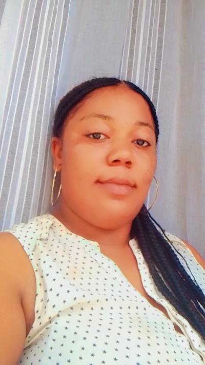 Nadine 34 ans Mbamoice Cameroun