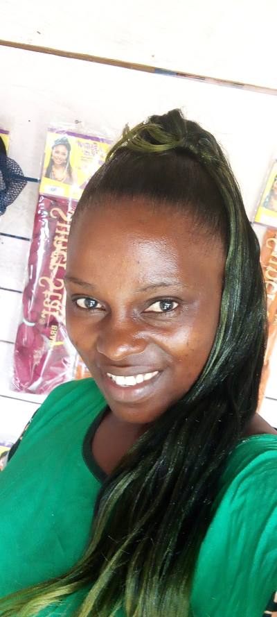 Rosine 33 ans  Cameroun