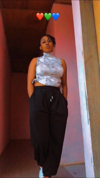 Raissa 25 ans Yaoundé  Cameroun