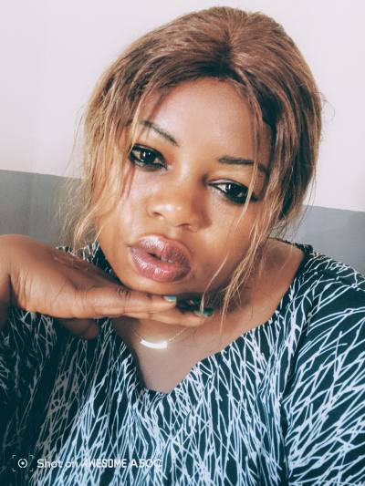 Julie 33 ans Chrétienne  Cameroun