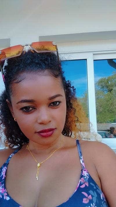 Helene 34 ans Nosy Be Hell-ville Madagascar