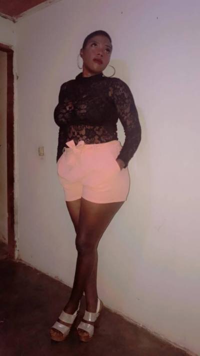 Tatiana 27 Jahre Yaoundé  Kamerun