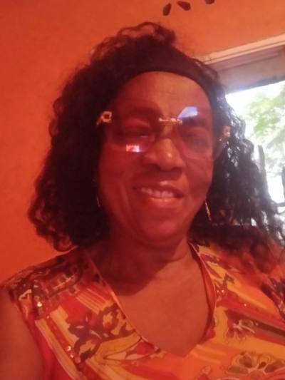 Delphine 64 ans Toamasina Madagascar