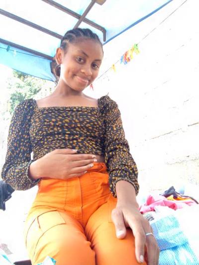 Monica 20 ans Sambava Madagascar