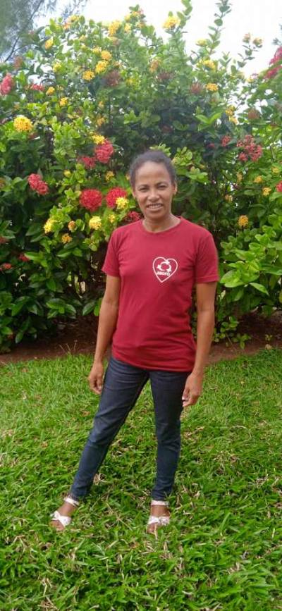 Leontine 43 ans Antalaha  Madagascar