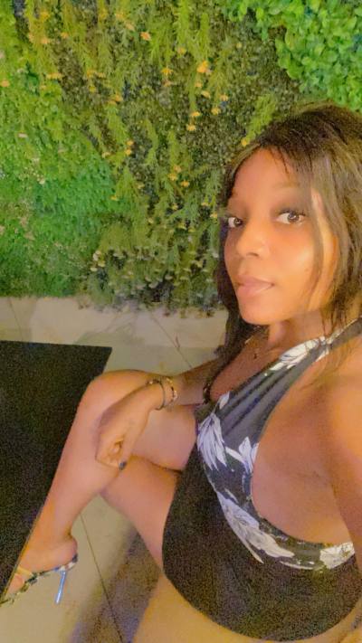 Cynthiche 27 Jahre Douala  Kamerun