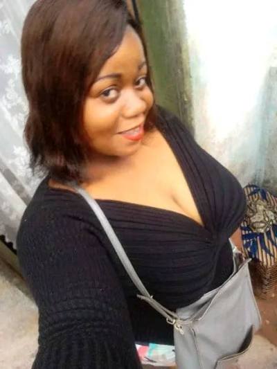 Tatiana 29 ans Oyombang  Cameroun