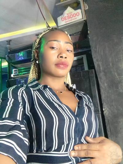 Agnes 37 Jahre Douala Kamerun