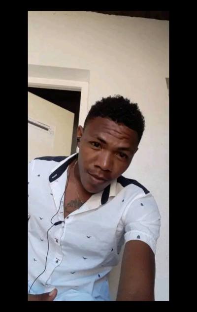 Michel 27 ans Ambilobe Madagascar