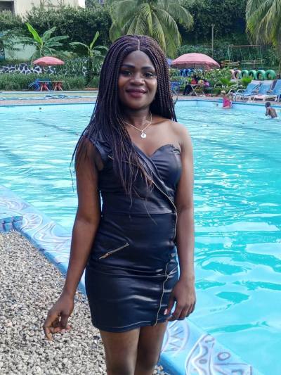 Rosalie 27 ans Yaounde6eme Cameroun