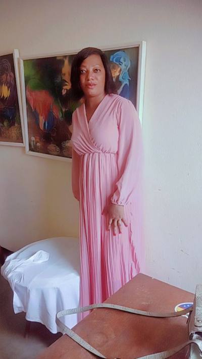 Victorine  42 ans Yaoundé 4 Cameroun