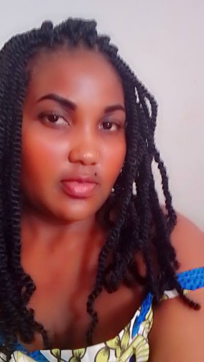 Lyne 30 ans Yaoundé  Cameroun