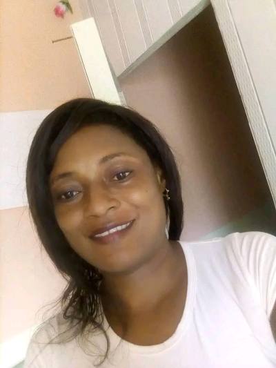 Marcelle 36 Jahre Yaoundé Kamerun