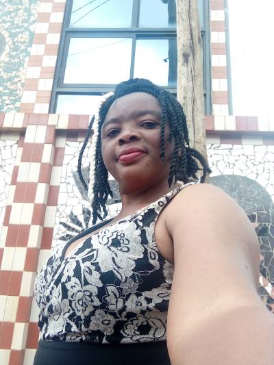 Marie 39 Jahre Bafoussam  Kamerun