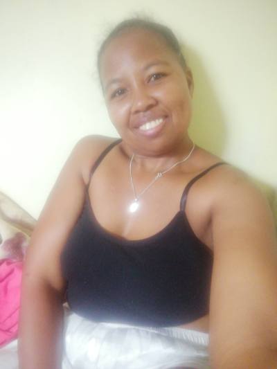 Stephanie 35 ans Antalaha Madagascar