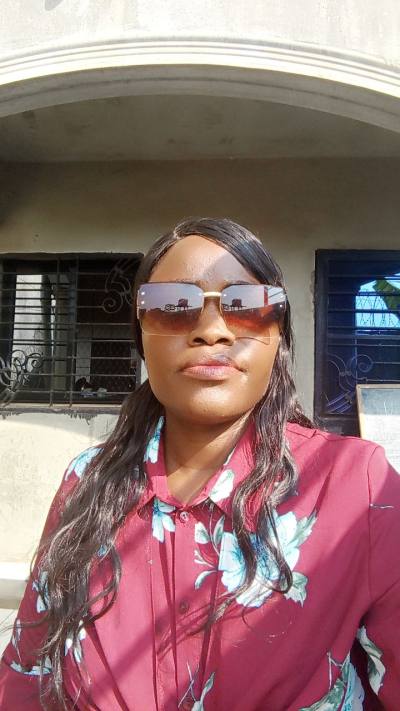 Christelle 36 Jahre Douala  Kamerun