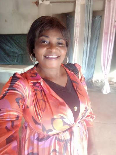 Clara 50 ans Urbaine  Cameroun