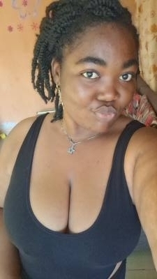 Marina 23 ans Yaoundé  Cameroun