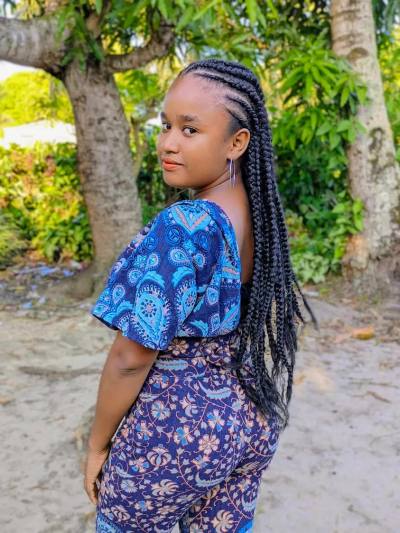 Anadine 23 ans Majunga Madagascar