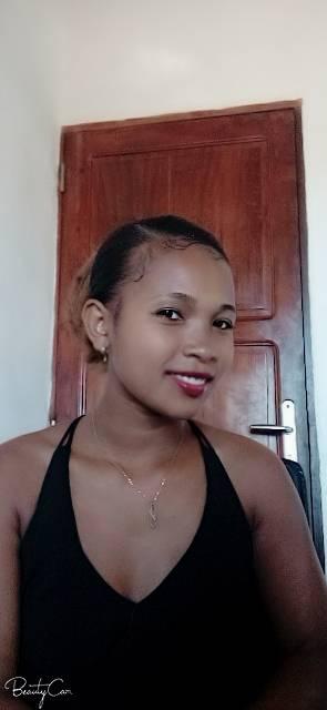 Marie 24 ans Antalaha  Madagascar